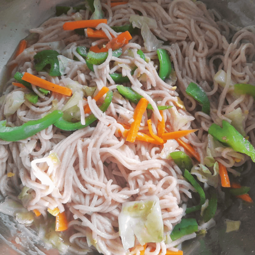 egg noodles with vegetables